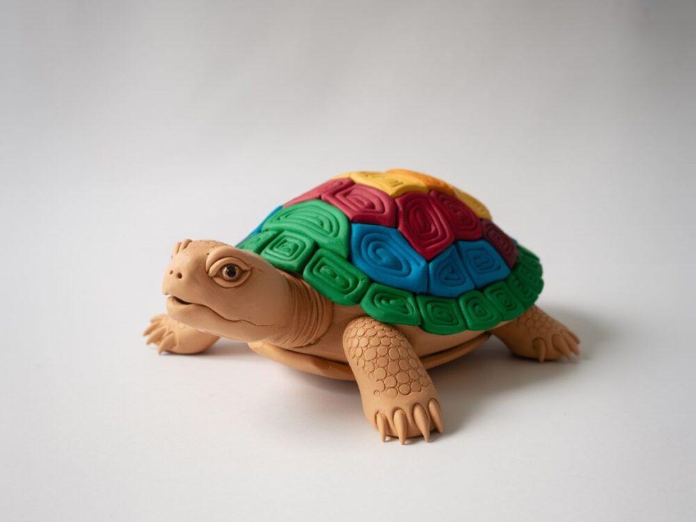 kolorowa figurka żółwia