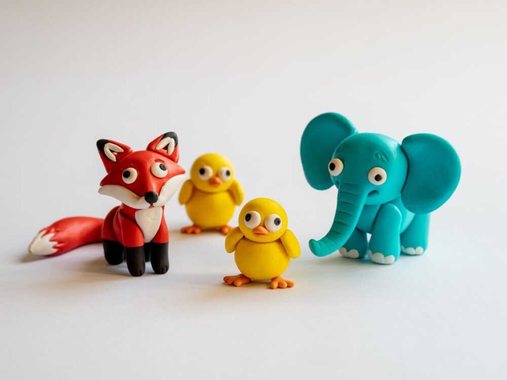 kolorowe figurki z modeliny