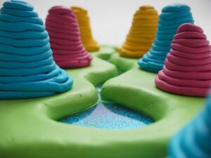 kolorowe plastelinowe szczyty