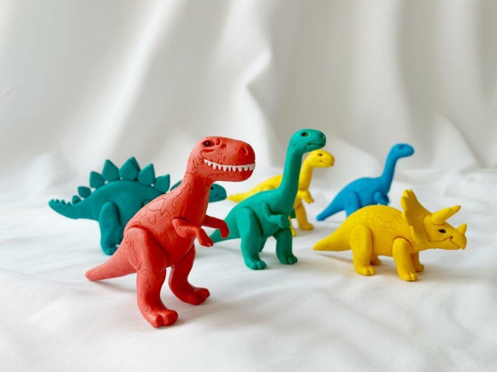 plastelinowy dinozaur