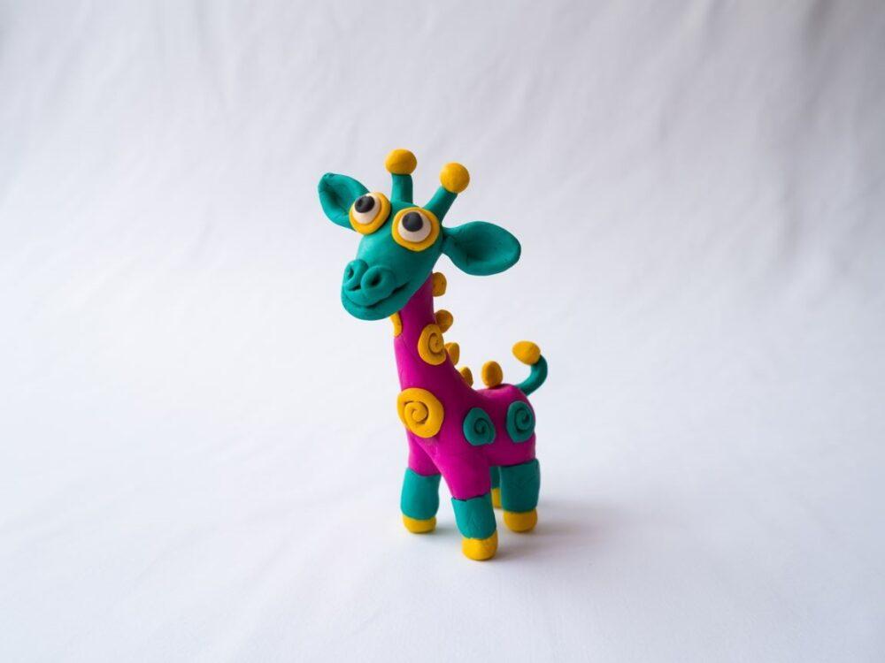 żyrafa z plasteliny